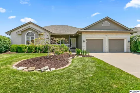 13705 Tregaron Dr, Bellevue, NE 68123