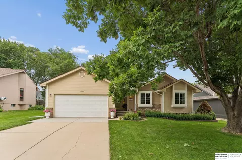 1908 Skyhawk Ave, Papillion, NE 68133