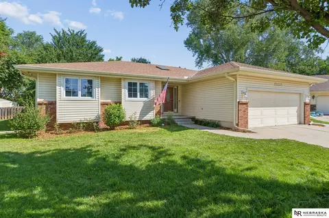 6506 S 89th Cir, Ralston, NE 68127