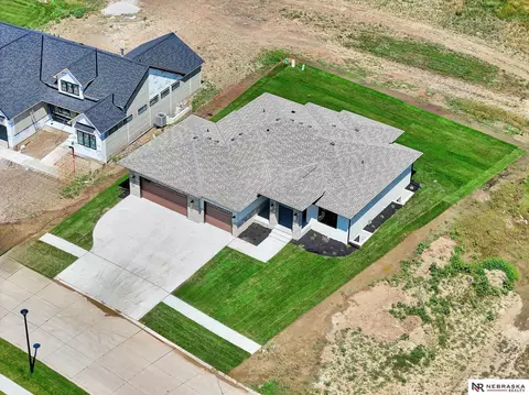 3630 Tree Line Dr, Lincoln, NE 68516
