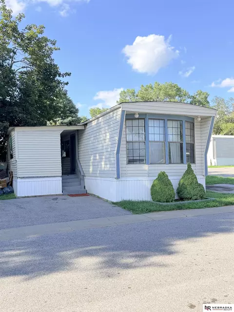 12604 Aurora Plz #284, Omaha, NE 68164