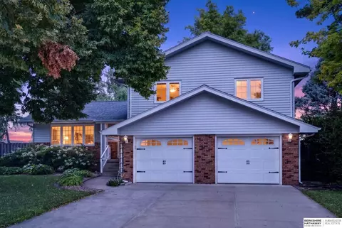 213 Barrington Dr, Gretna, NE 68028