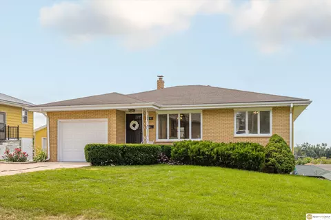 4241 Madison St, Omaha, NE 68107
