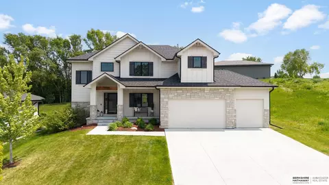 7725 N 166th St, Bennington, NE 68007