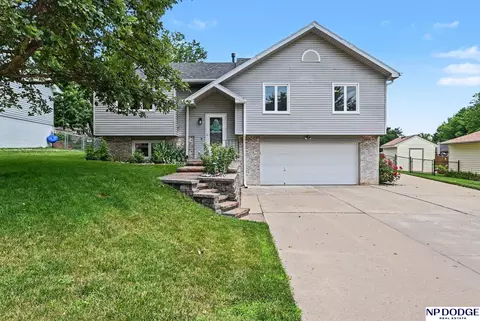4930 Logan Ln, Omaha, NE 68157