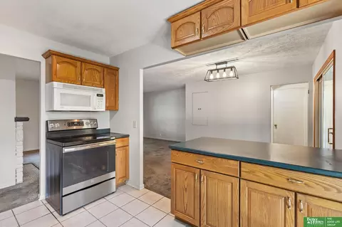 Kitchen - 10472 Wright Cir, Omaha, NE 68124 photo 3 of 5