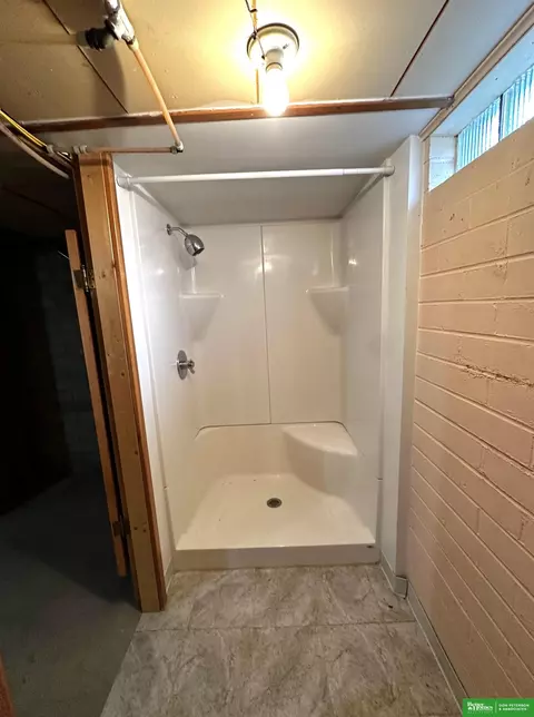 Bath - 409 Ivan St, Pender, NE 68047 photo 4 of 4