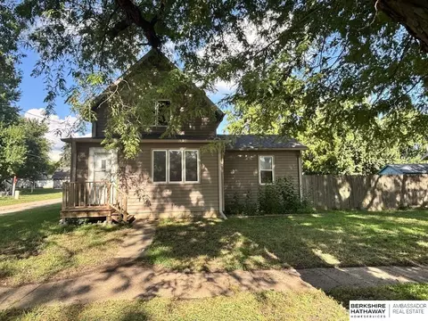 613 S 12th St, Tekamah, NE 68061