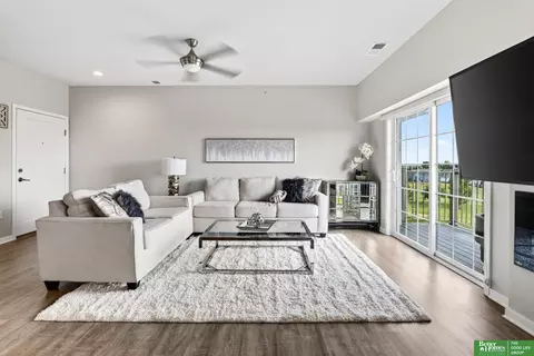 5933 N 158 Ct #308, Omaha, NE 68116