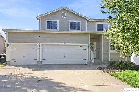 18047 Sunridge St, Omaha, NE 68136