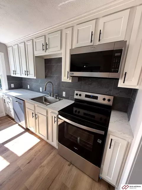 207 N Sumner St, Beatrice, NE 68310 photo 4