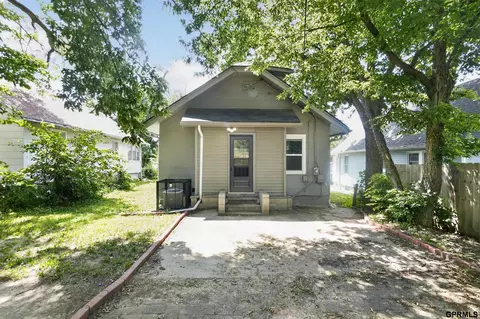 4636 Larimore Ave, Omaha, NE 68104