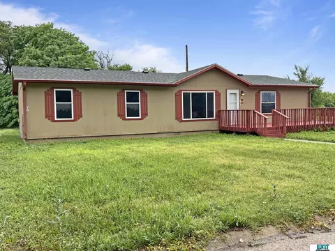 104 W Oak St, Maywood, NE 69038