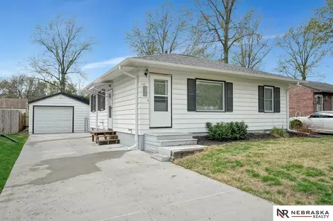 5411 Knox St, Lincoln, NE 68504