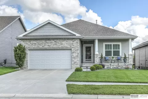 19318 Franklin Cir, Elkhorn, NE 68022