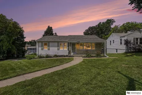 1704 N 56th St, Omaha, NE 68104