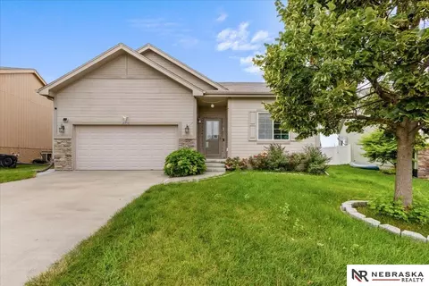 16454 Virginia St, Omaha, NE 68136