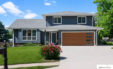 826 Arlene Ave, Papillion, NE 68046