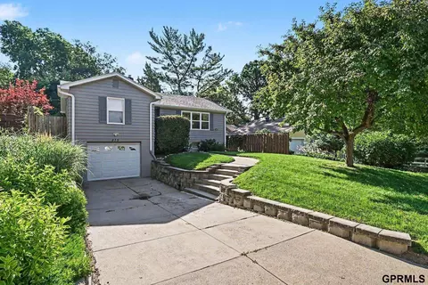 835 S 67 Ave, Omaha, NE 68106