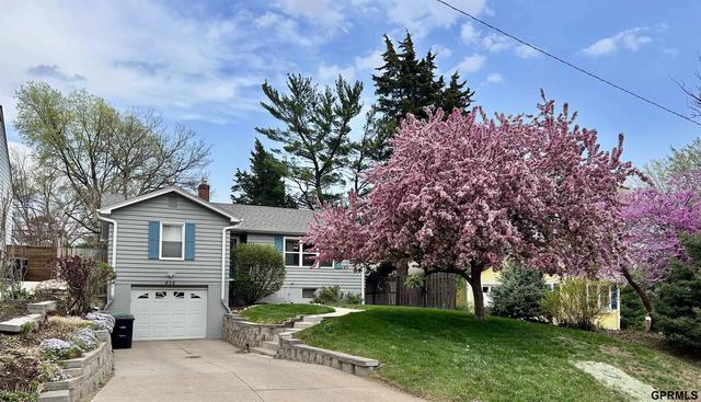 835 S 67 Ave, Omaha, NE 68106