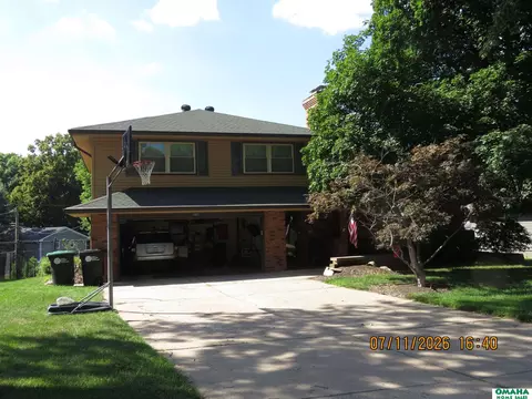 12228 Deer Hollow Dr, Omaha, NE 68154