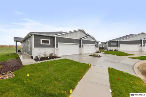 4572 Schilling Ct, Bellevue, NE 68133