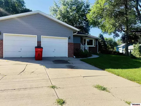 6530 Densmore Rd, Lincoln, NE 68512