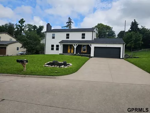 3808 Grebe St, Omaha, NE 68112