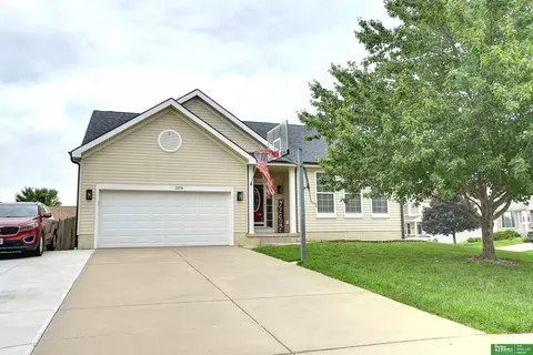 2209 S Mineral Dr, Papillion, NE 68046