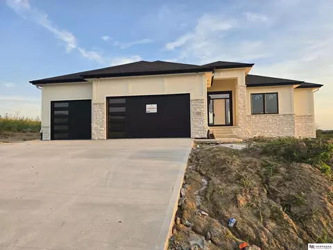 16127 Belling St, Bennington, NE 68007