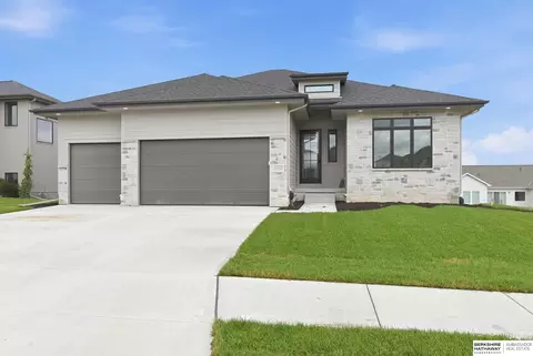 18111 Hazelnut Dr, Gretna, NE 68028