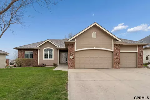 9422 Granville Pkwy, La Vista, NE 68128
