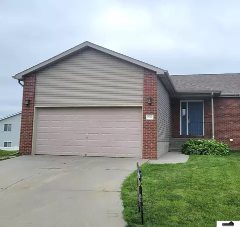 7251 Dorchester Ct, Lincoln, NE 68521