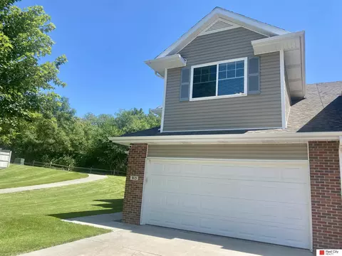 915 Carlton Cir, Lincoln, NE 68512