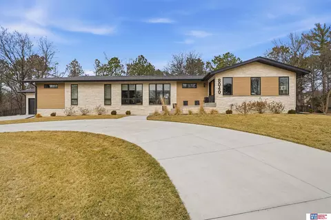 8040 Northshore Dr, Lincoln, NE 68516