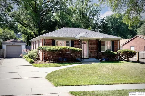 4721 Valley Rd, Lincoln, NE 68510