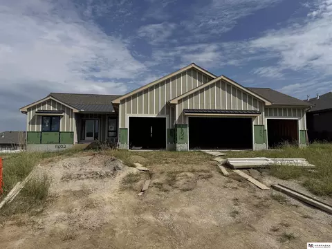 11602 Slayton St, Papillion, NE 68046