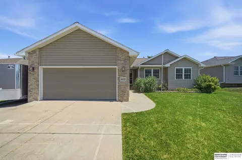 10522 Northloch Ln, Waverly, NE 68462