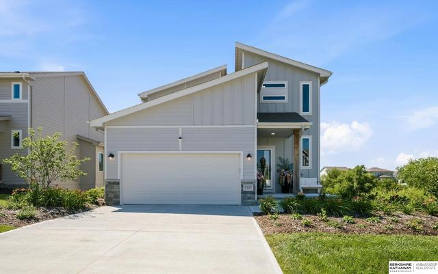 9520 S 181st St, Omaha, NE 68136