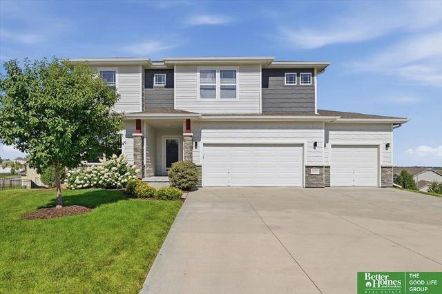 11036 Cove Hollow Cir, Papillion, NE 68046