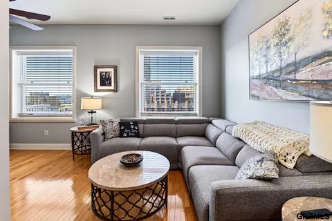 210 S 16 St #921, Omaha, NE 68102