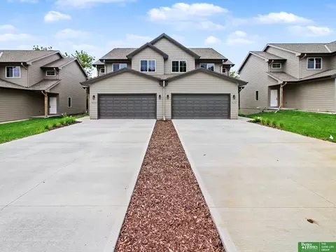 7122 N 79th Ct, Omaha, NE 68122