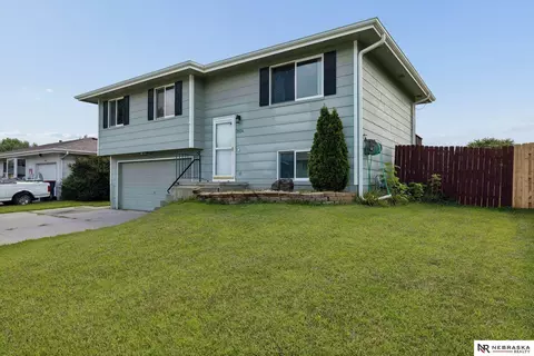 2034 NW 55th St, Lincoln, NE 68528