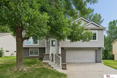 7841 Bondesson St, Omaha, NE 68122
