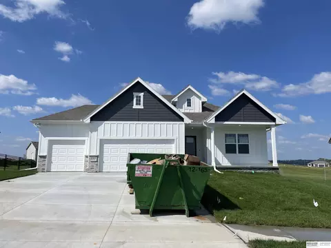 10428 Cody St, Papillion, NE 68046