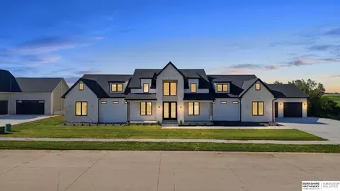 22102 Hackberry Cir, Gretna, NE 68028