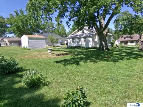 211 S 13th St, Beatrice, NE 68310 photo 2