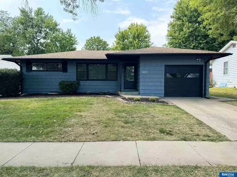 4043 S 17th St, Lincoln, NE 68502