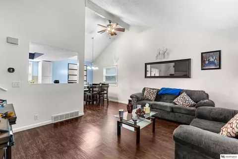 12110 Parker Cir, Omaha, NE 68154