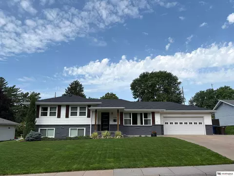 3208 9th Ave, Kearney, NE 68845